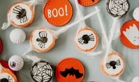 Spooky Halloween treats with spiders, webs, and ghosts set the scene for Harvard Online’s scariest courses.